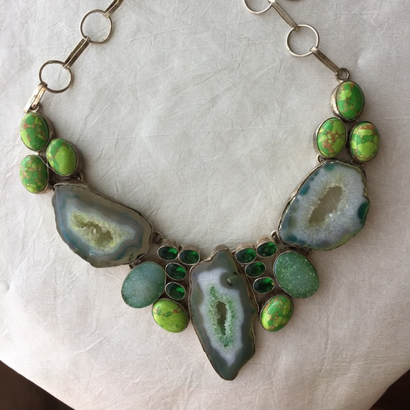 Jewelry - Dazzling Green Statement Necklace